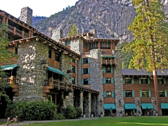 Is the Ahwahnee Hotel Pet Friendly